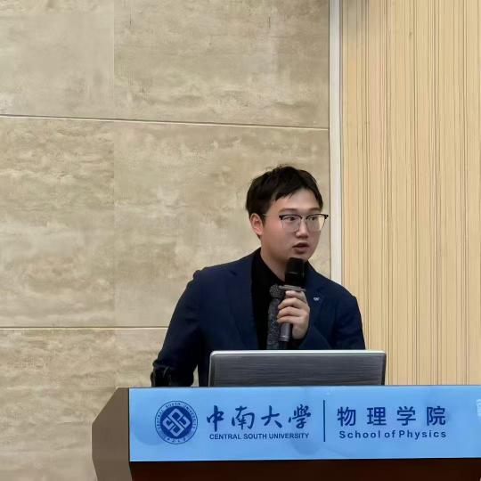 伟德国际1946顺利举办2024-2025学年评优答辩...